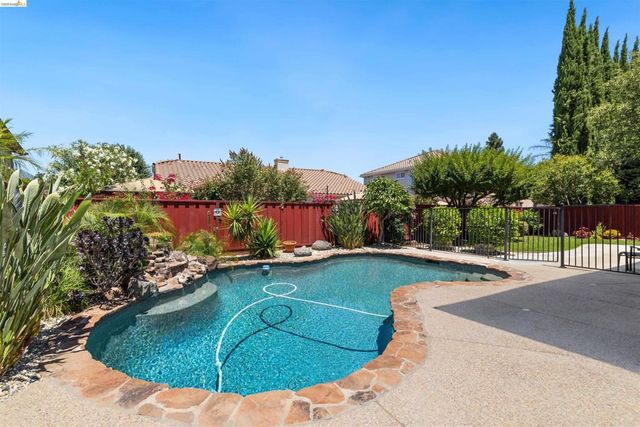 647 Macadamia Ct, Brentwood, CA 94513