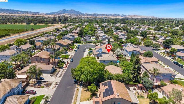 647 Macadamia Ct, Brentwood, CA 94513