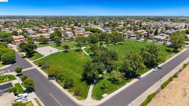 647 Macadamia Ct, Brentwood, CA 94513