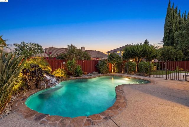 647 Macadamia Ct, Brentwood, CA 94513