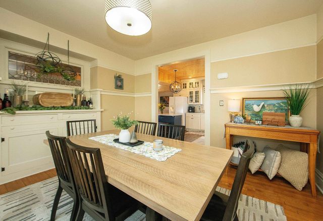 216 4th St NE, Waverly, IA 50677