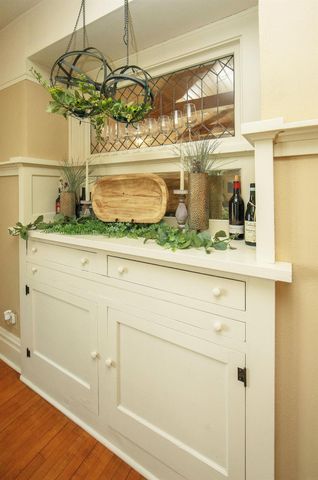 216 4th St NE, Waverly, IA 50677