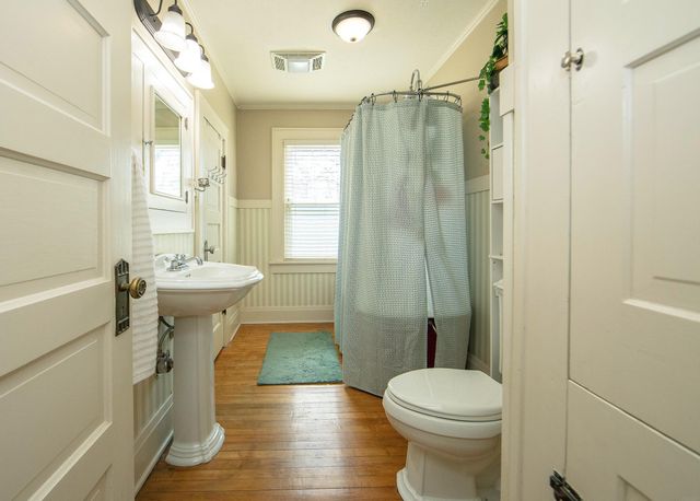 216 4th St NE, Waverly, IA 50677