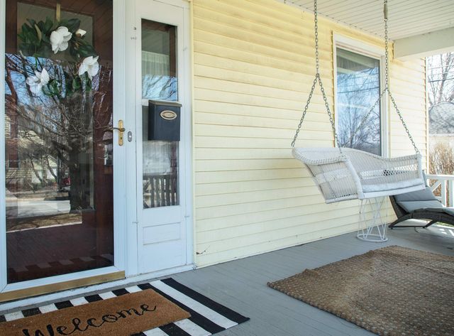 216 4th St NE, Waverly, IA 50677