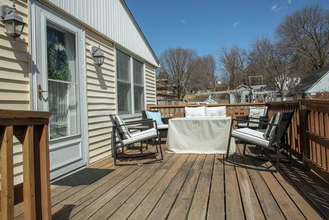 216 4th St NE, Waverly, IA 50677