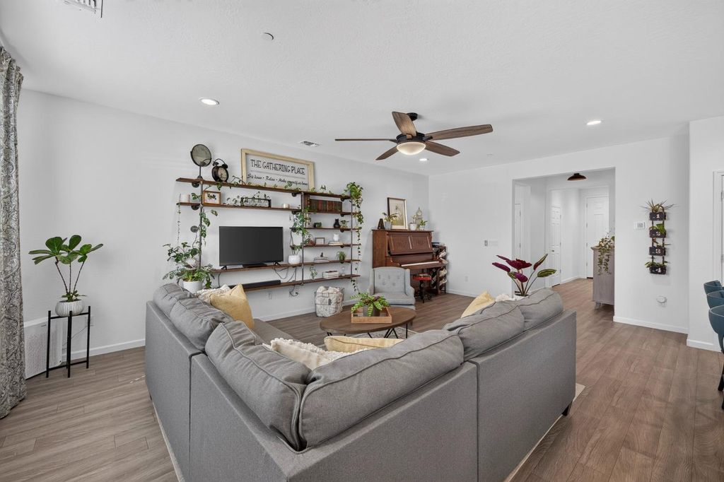 Image 10 of property listing at 6729 E Yale Avenue, Fresno, CA 93727