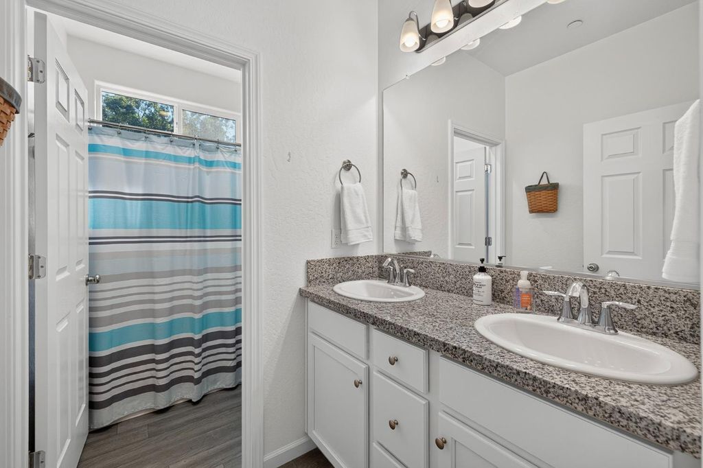 Image 33 of property listing at 6729 E Yale Avenue, Fresno, CA 93727