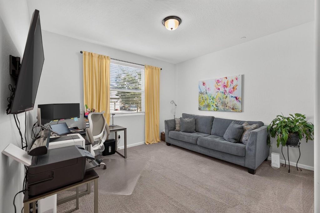Image 34 of property listing at 6729 E Yale Avenue, Fresno, CA 93727