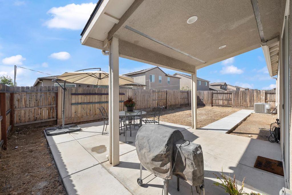 Image 38 of property listing at 6729 E Yale Avenue, Fresno, CA 93727