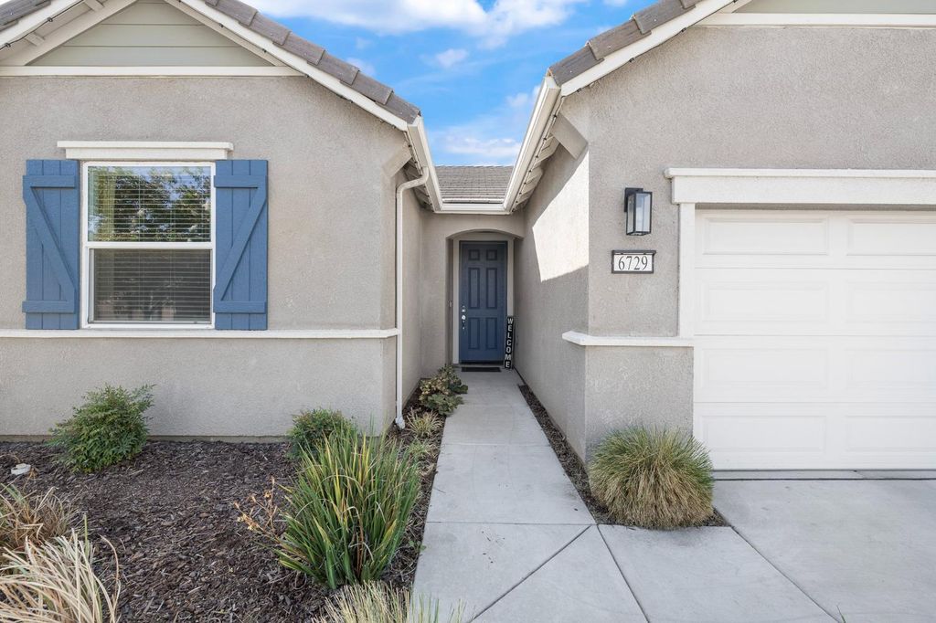 Image 4 of property listing at 6729 E Yale Avenue, Fresno, CA 93727