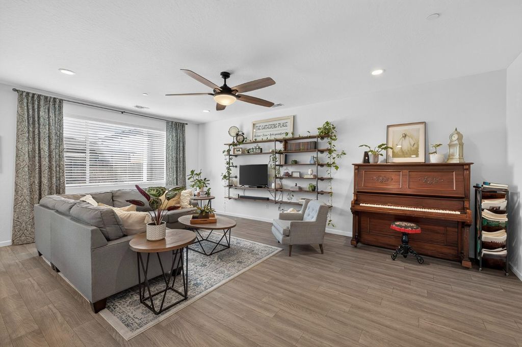 Image 8 of property listing at 6729 E Yale Avenue, Fresno, CA 93727