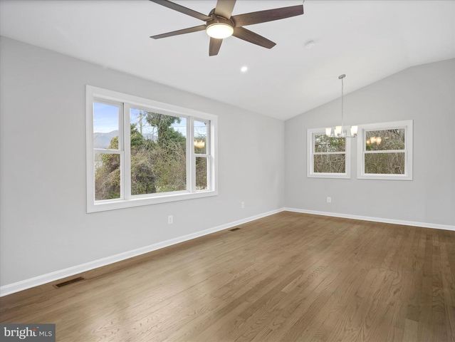 75 SOUTHERN DR, Strasburg, VA 22657