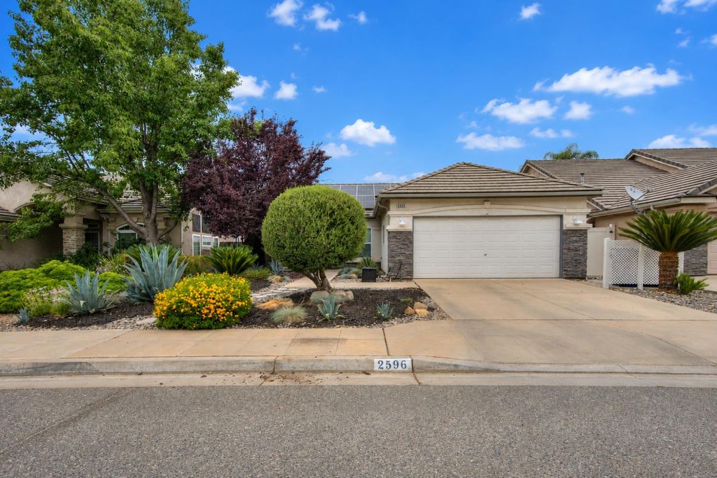 Image 1 of property listing at 2596 E Plymouth Way, Fresno, CA 93720