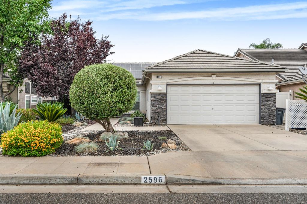 Image 4 of property listing at 2596 E Plymouth Way, Fresno, CA 93720
