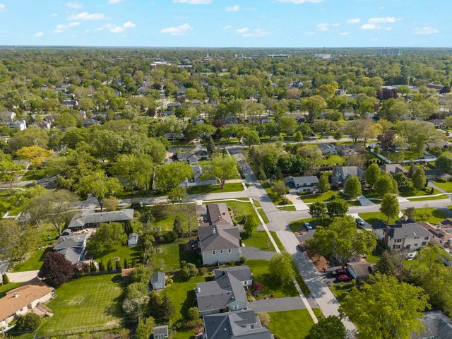 1711 Driving Park Road, Wheaton, IL 60187