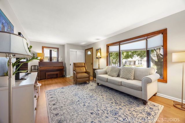 363 Marion Avenue, Glen Ellyn, IL 60137