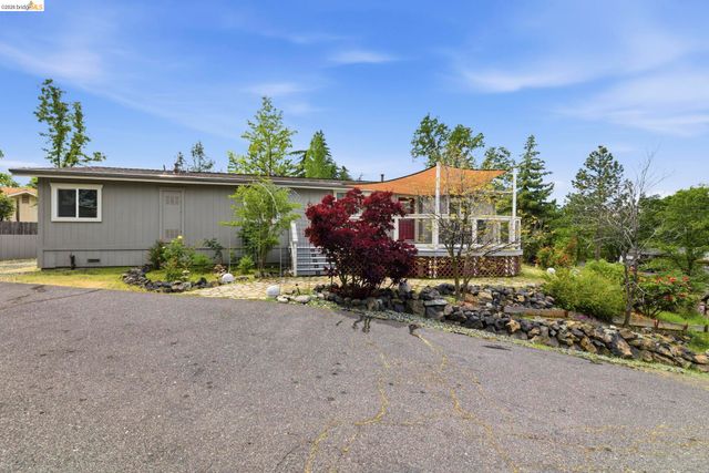20531 Willow Springs Dr., Soulsbyville, CA 95372