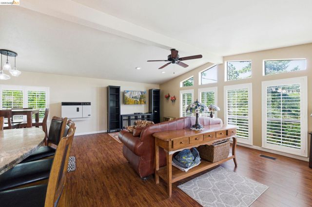 20531 Willow Springs Dr., Soulsbyville, CA 95372