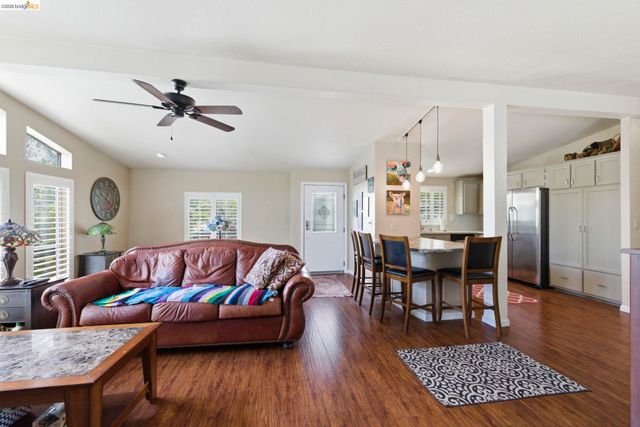 20531 Willow Springs Dr., Soulsbyville, CA 95372