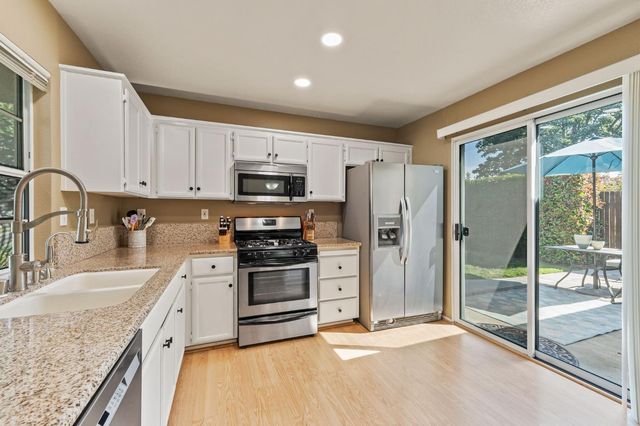 8475 Camino Vista Way, Elk Grove, CA 95624