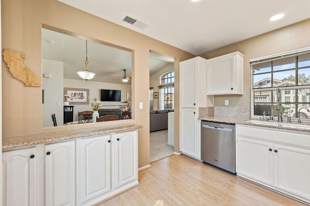 8475 Camino Vista Way, Elk Grove, CA 95624