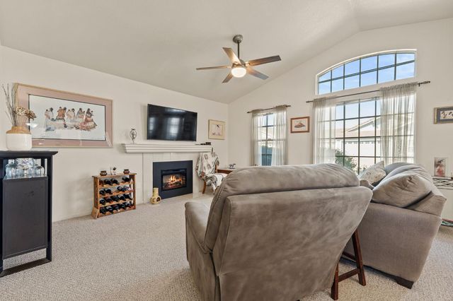 8475 Camino Vista Way, Elk Grove, CA 95624