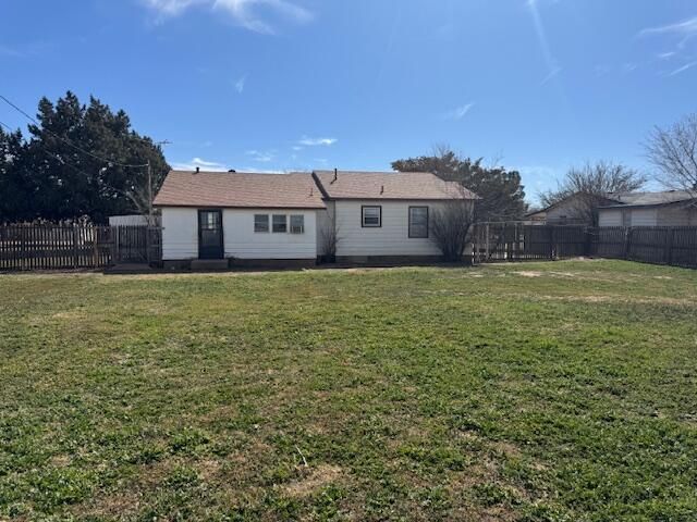 1040 W Dickens Street, Slaton, TX 79364