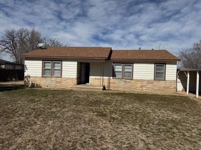 1040 W Dickens Street, Slaton, TX 79364