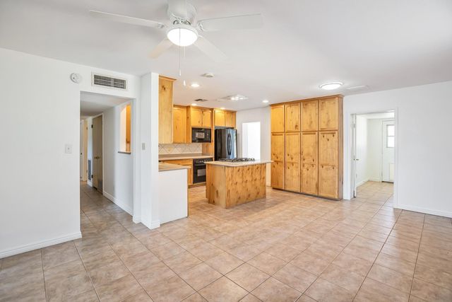 8308 E Turney Avenue, Scottsdale, AZ 85251