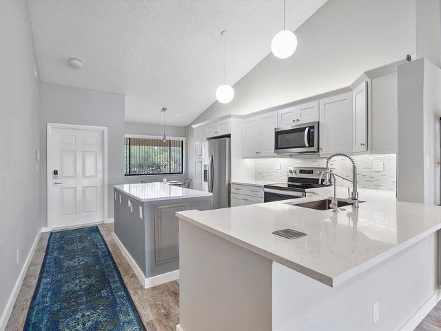 3200 NW 46th Street 203, Oakland Park, FL 33309
