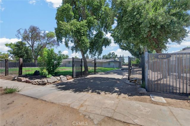4832 N Fruit Avenue, Fresno, CA 93705