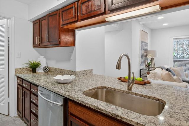 217 Tuxworth Circle, Decatur, GA 30033