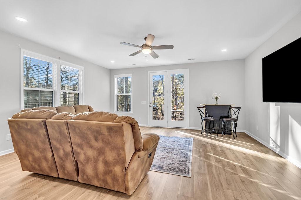 Image 10 of property listing at 495 Green Fern Drive, Summerville, SC 29483