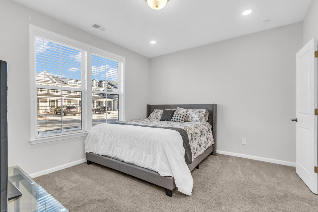 Image 11 of property listing at 495 Green Fern Drive, Summerville, SC 29483