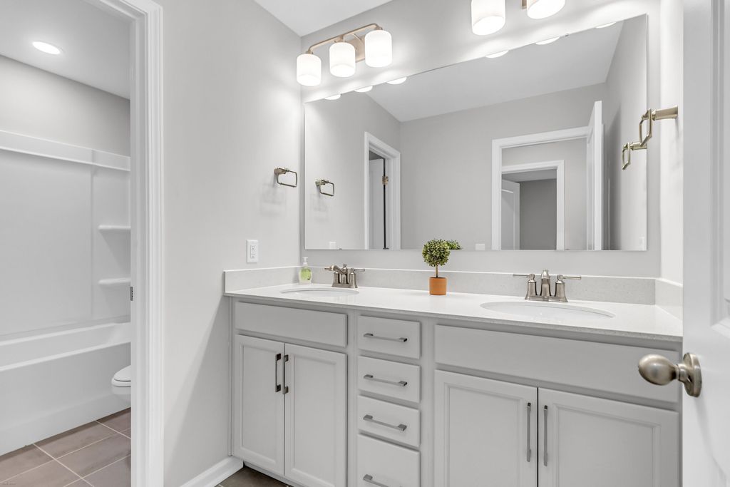 Image 17 of property listing at 495 Green Fern Drive, Summerville, SC 29483