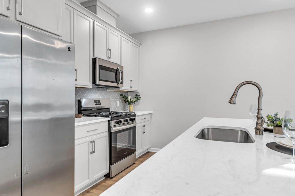 Image 5 of property listing at 495 Green Fern Drive, Summerville, SC 29483