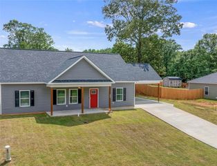 315 W Broad Street, Iva, SC 29655