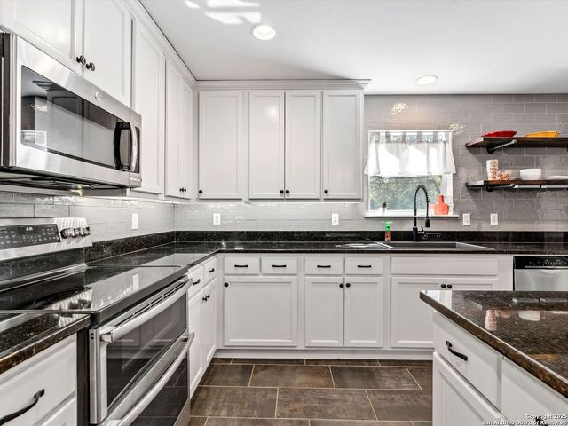 26817 Hogan Dr, San Antonio, TX 78260