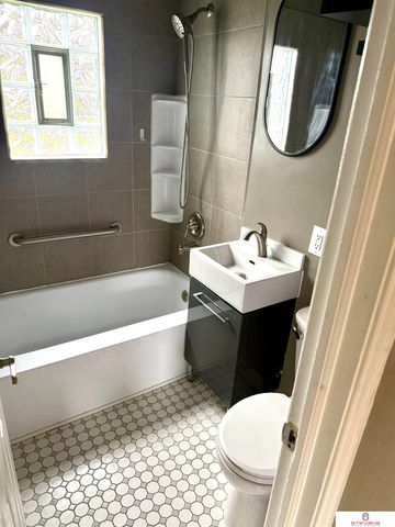 2753 Sharon Drive, Omaha, NE 68112