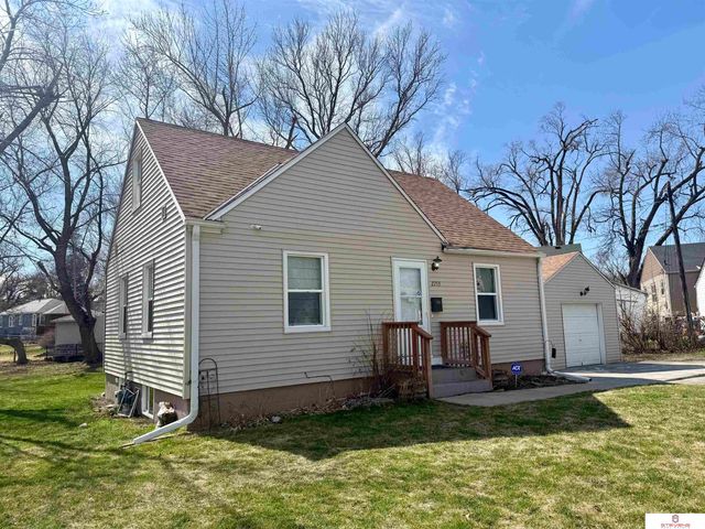 2753 Sharon Drive, Omaha, NE 68112