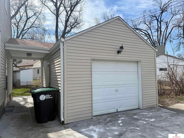 2753 Sharon Drive, Omaha, NE 68112