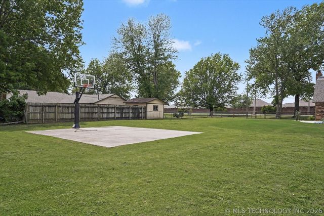 9121 N 145th East Avenue, Owasso, OK 74055