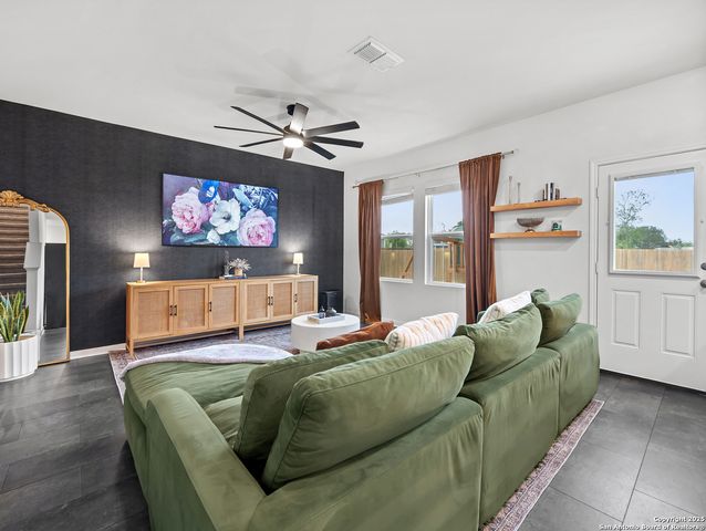 5484 Rue Girard, Converse, TX 78109