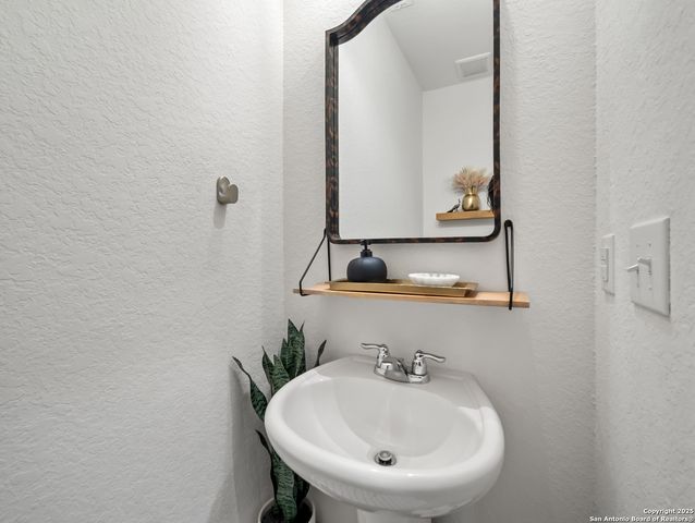 5484 Rue Girard, Converse, TX 78109