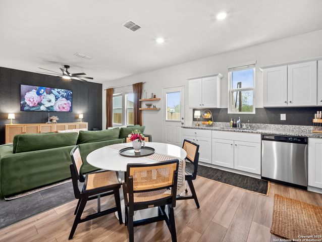 5484 Rue Girard, Converse, TX 78109