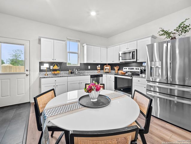 5484 Rue Girard, Converse, TX 78109