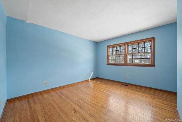 66 Darling Avenue, Smithtown, NY 11787