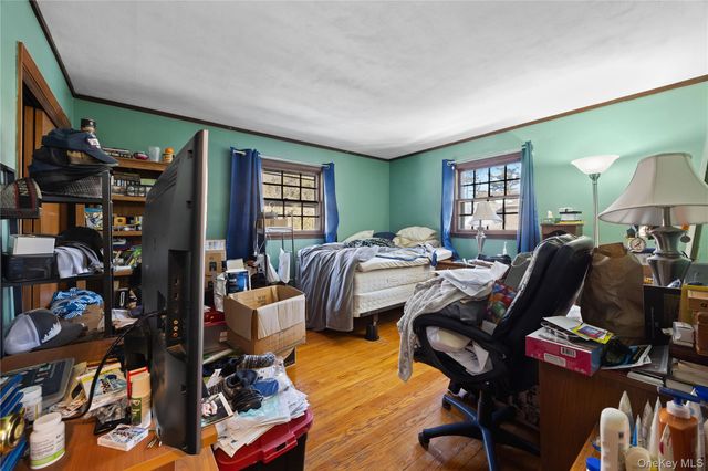 66 Darling Avenue, Smithtown, NY 11787