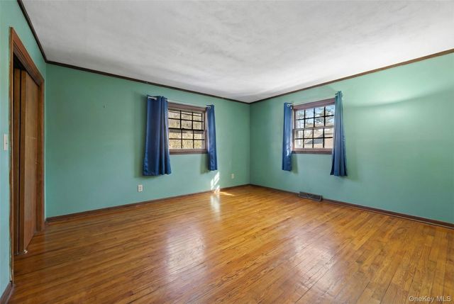 66 Darling Avenue, Smithtown, NY 11787