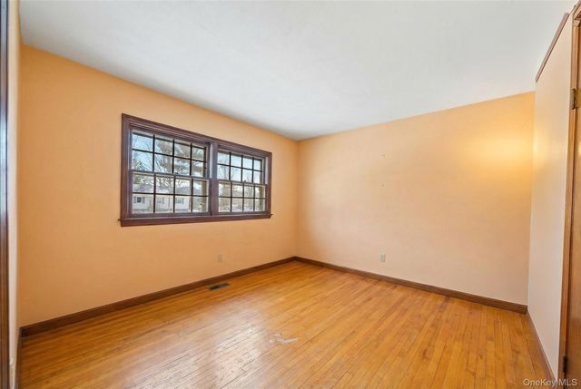 66 Darling Avenue, Smithtown, NY 11787